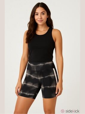 Nike Dri-Fit Women’s High Waisted Tie Dye Biker Athletic Shorts, Size Medium.